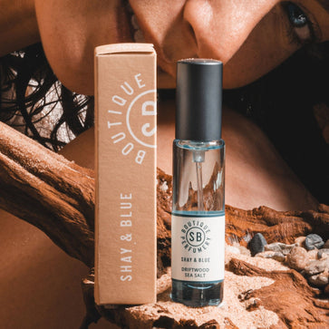 Driftwood Sea Salt Fragrance 0.3oz 0.3oz – Fresh sea salt and sun-warmed driftwood create a coastal, barefoot mood.