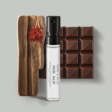 Oud Alif Fragrance Sample  – Rich oud and deep patchouli conjure spice markets and slow-burning embers.